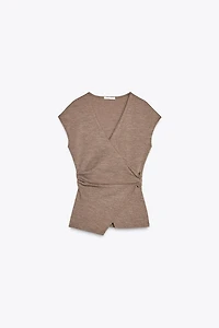 TEXTURED CLASP TOP
