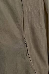 RUNNING WIND BREAKER WITH VENTS
