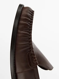 Mocassins en cuir froncé