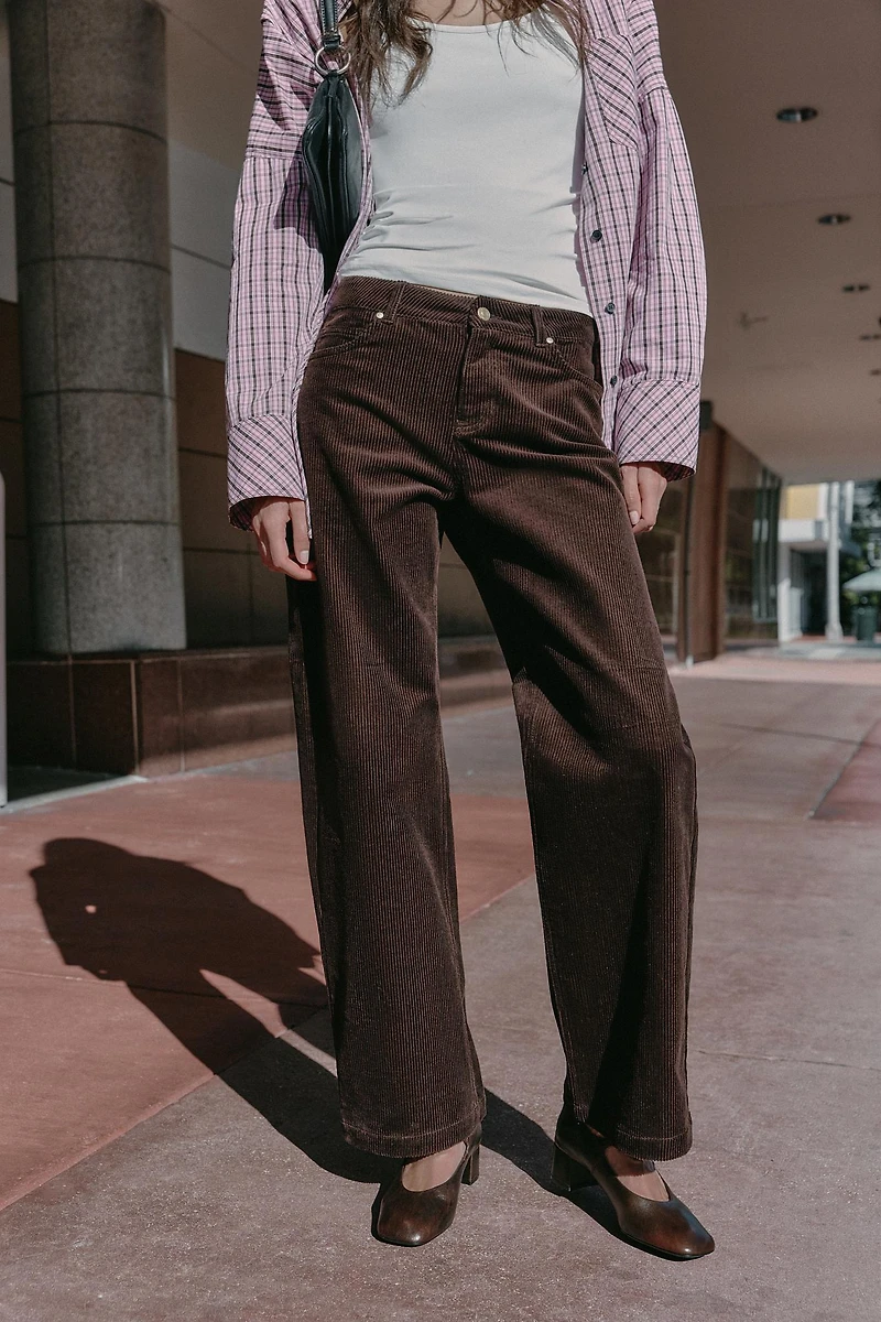 PANTALON DROIT EN VELOURS CÔTELÉ