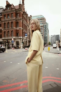 TEXTURED SHORT SLEEVE BLAZER