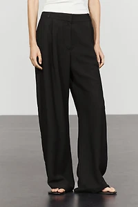 Pleated barrel fit pants