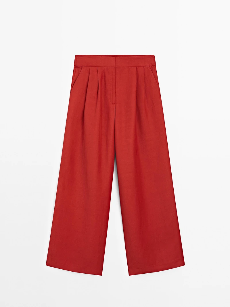 Flowing trousers with darts