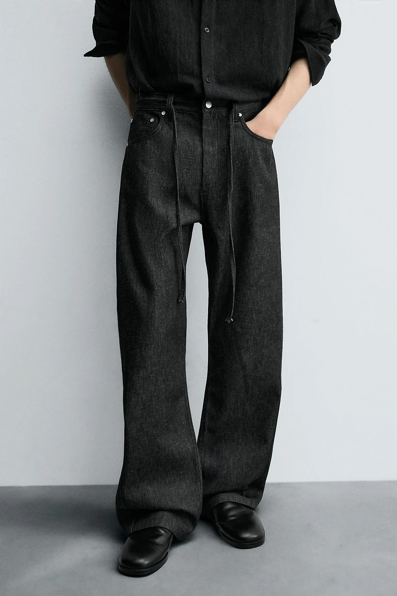 RELAXED FLARE FIT JEANS