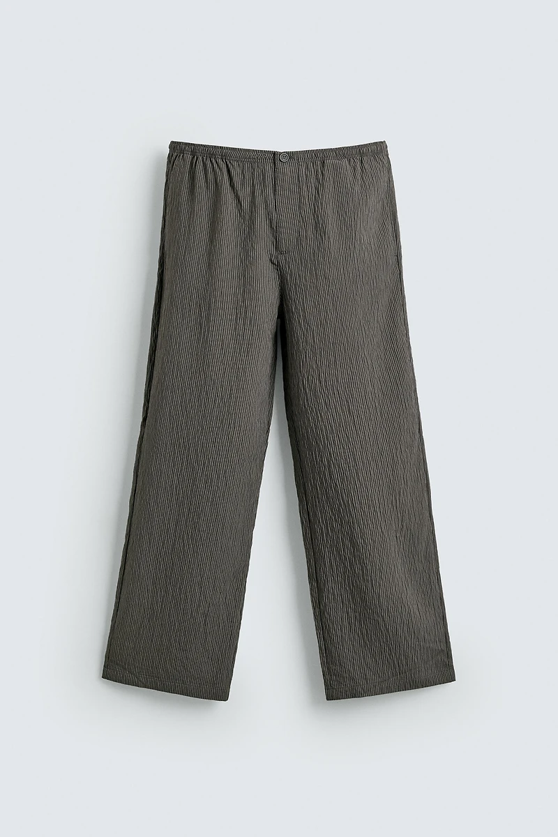 PANTALON FLUIDE À RAYURES ET EFFET FROISSÉ