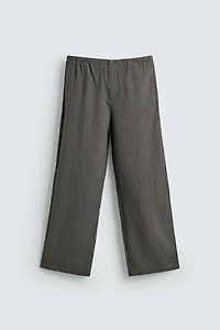 PANTALON FLUIDE À RAYURES ET EFFET FROISSÉ