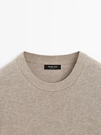 Crew neck knit sweater