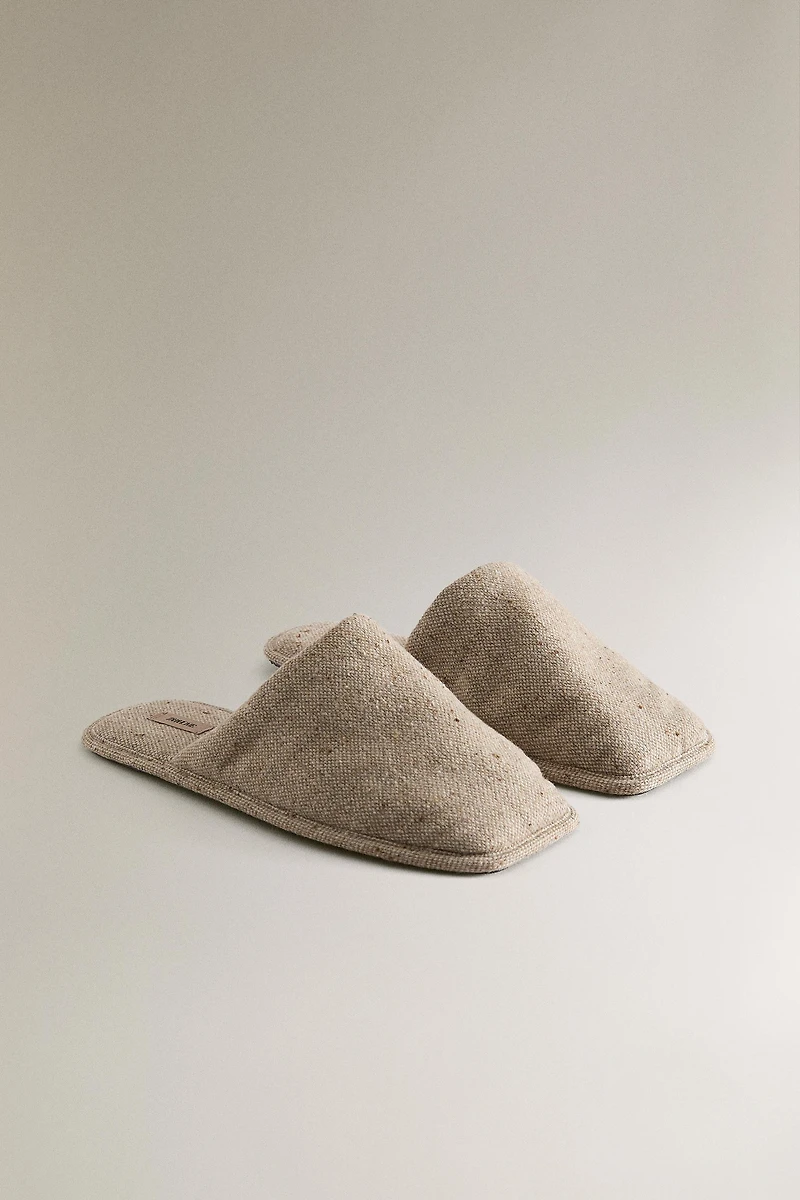 WARM FABRIC SLIPPERS