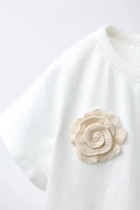 HAUT À FLEURS EN CROCHET