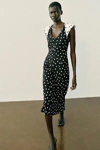 ROBE MI-LONGUE À POIS ET ÉPAULETTES