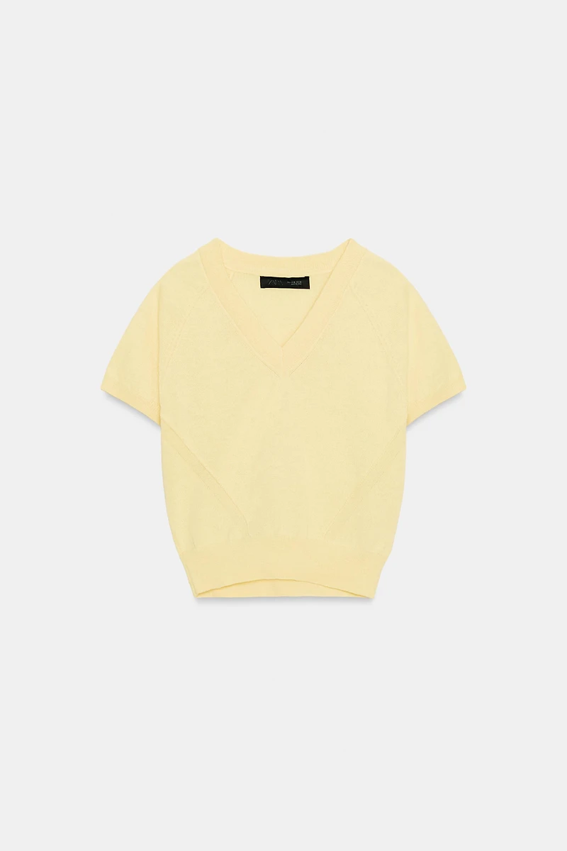 SHORT SLEEVE V-NECK KNIT TOP