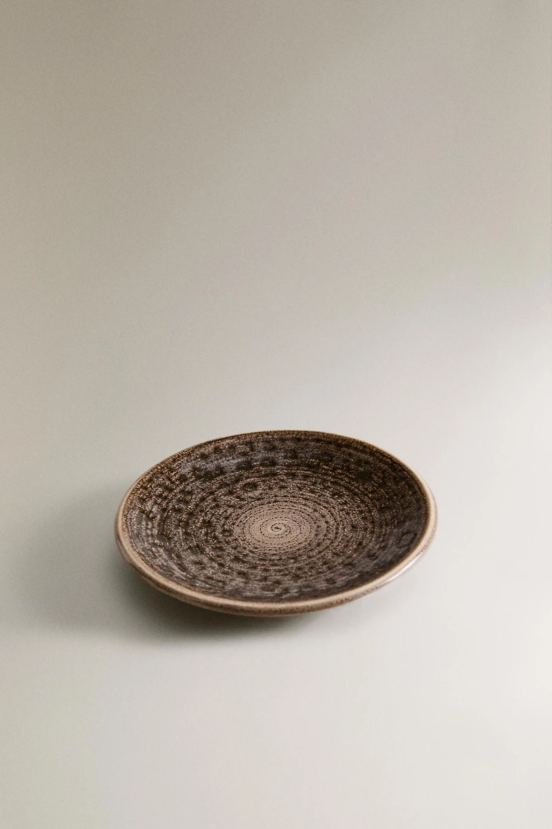RAISED-DESIGN SIDE PLATE