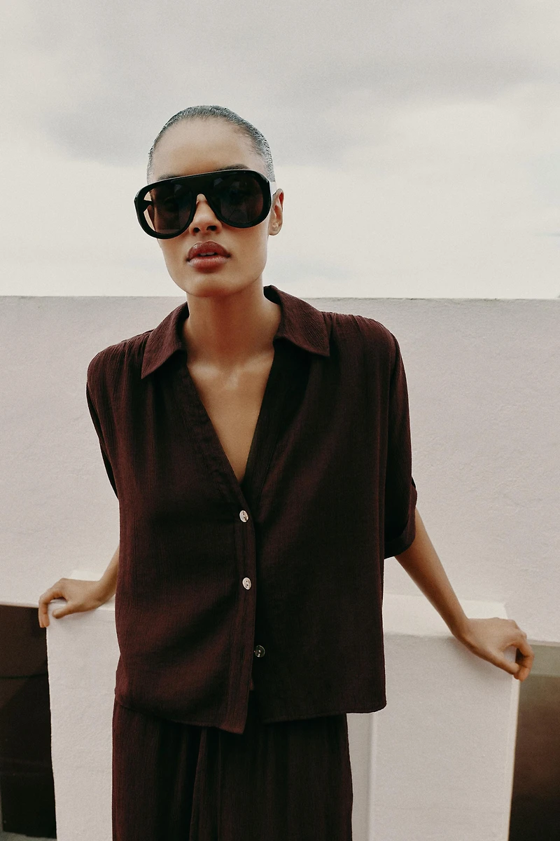 FLOWY SHORT SLEEVE SHIRT