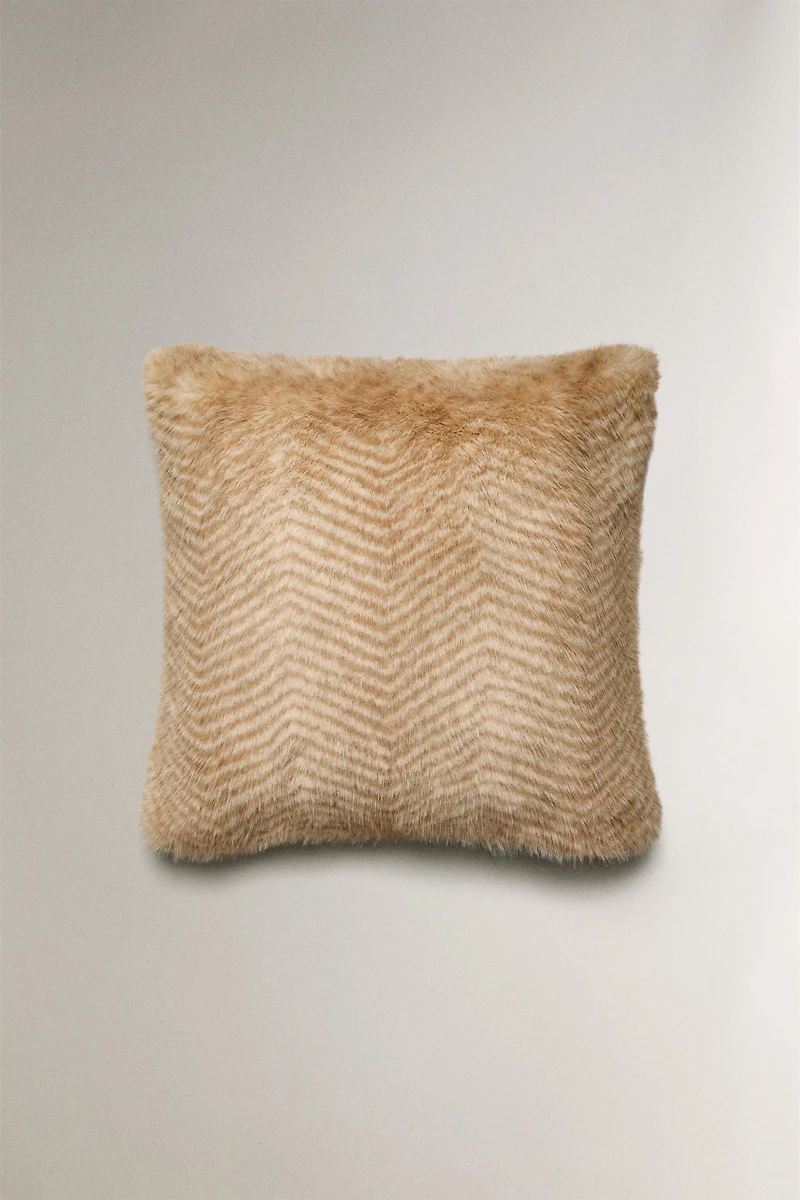 FAUX FUR PILLOW COVER WITH VEIN PRINT