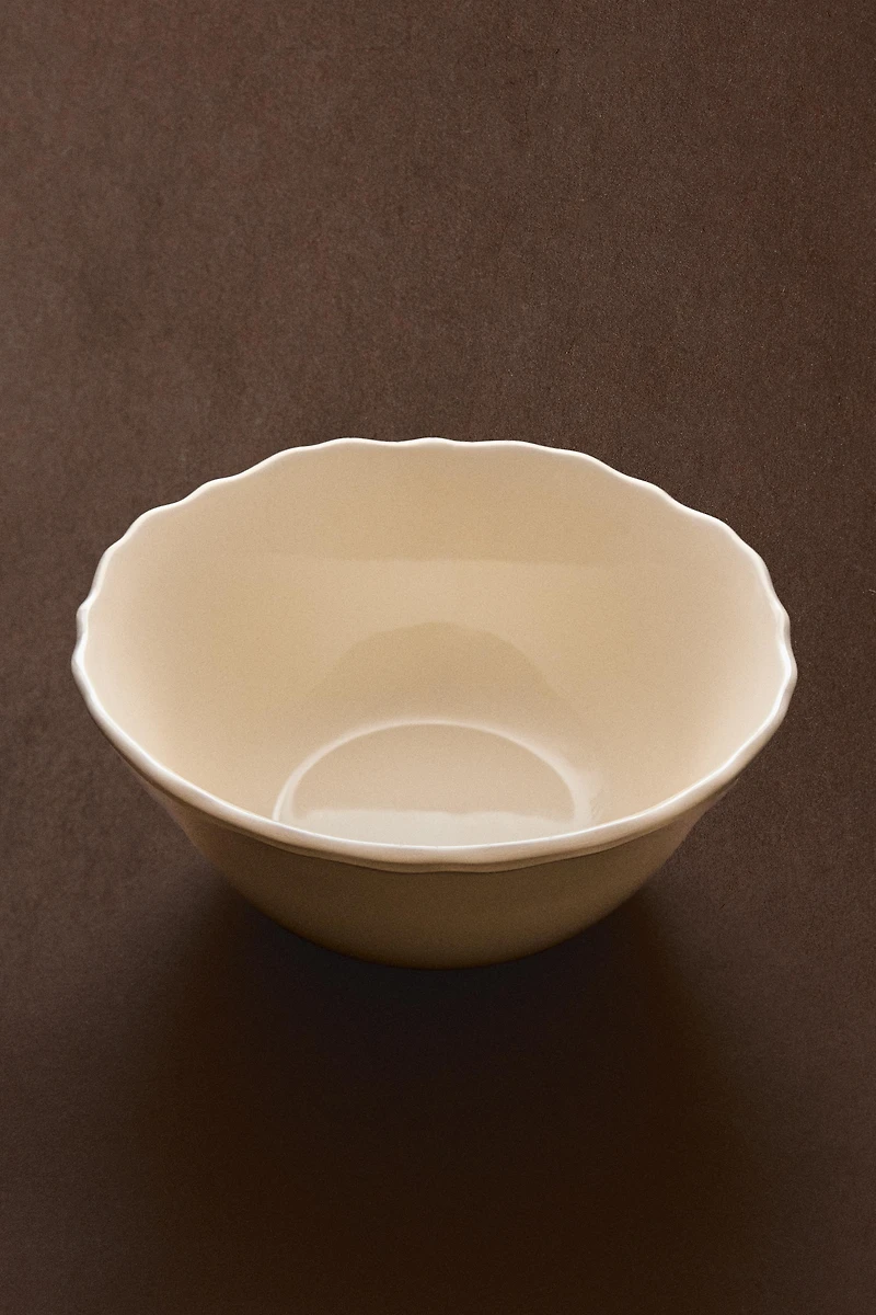 EARTHENWARE SALAD BOWL WITH RAISED-DESIGN EDGE