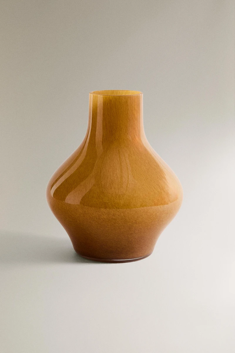 GLASS VASE