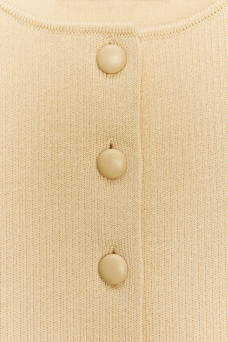 BUTTON KNIT VEST