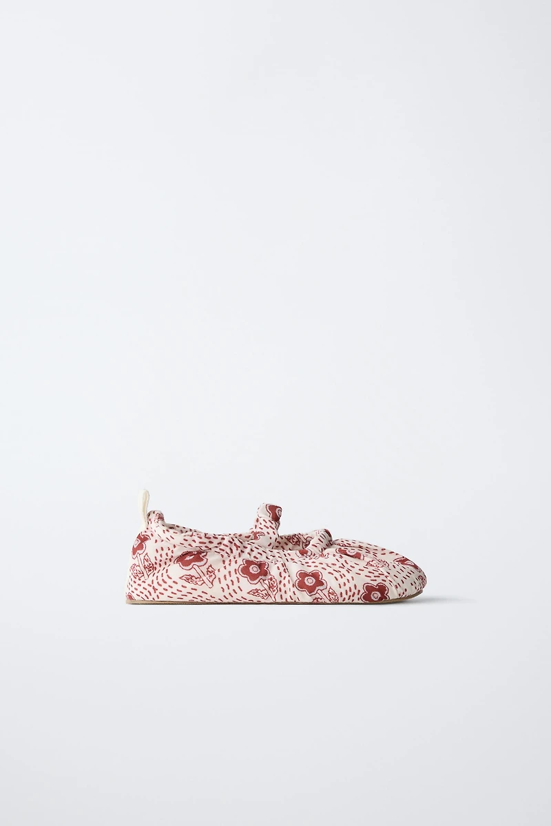 BALLET FLATS WITH DETAIL