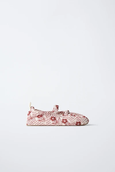 BALLET FLATS WITH DETAIL