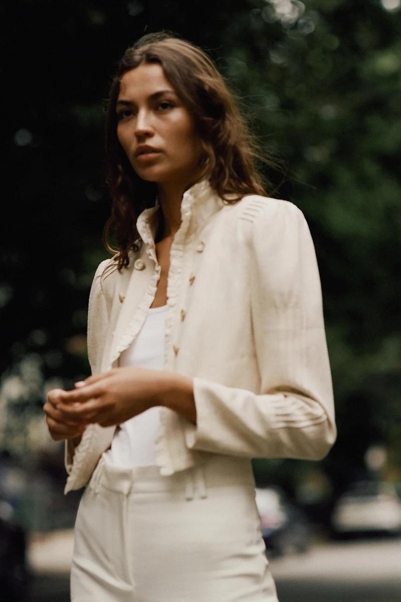 VESTE COURTE À VOLANTS