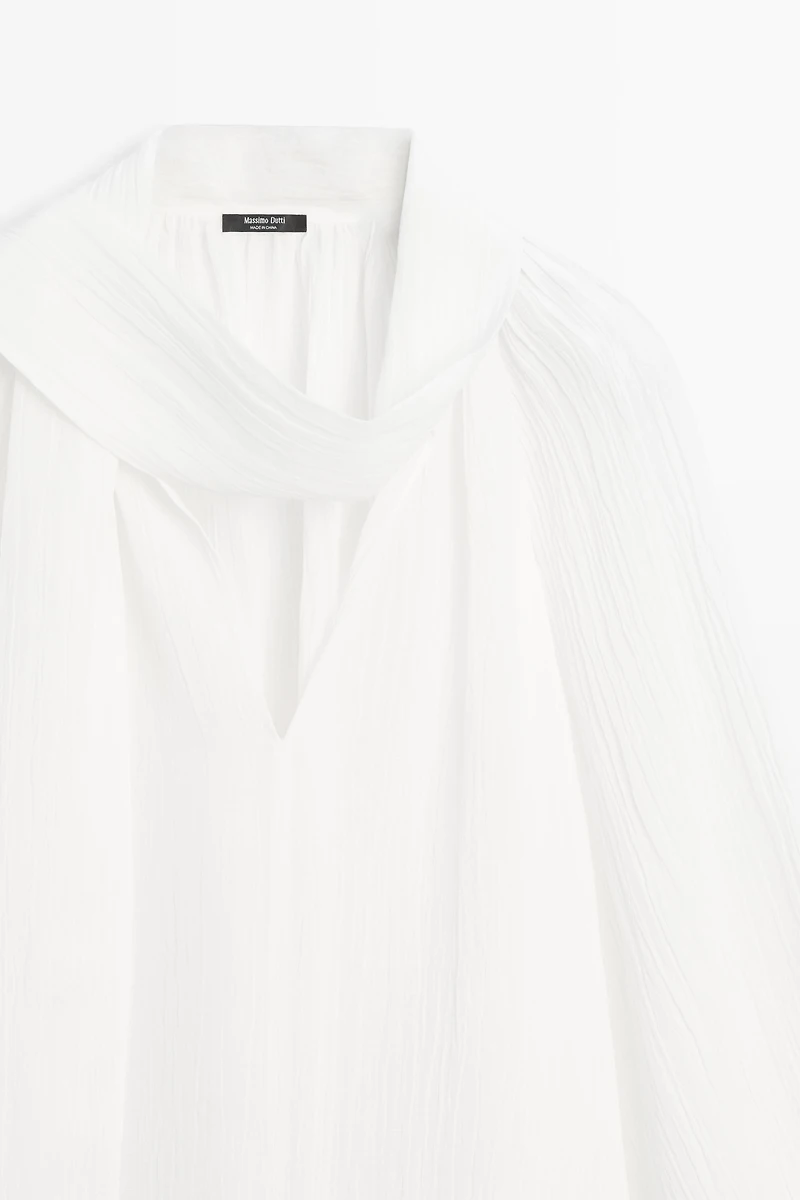 Flowing V-neck blouse with tie