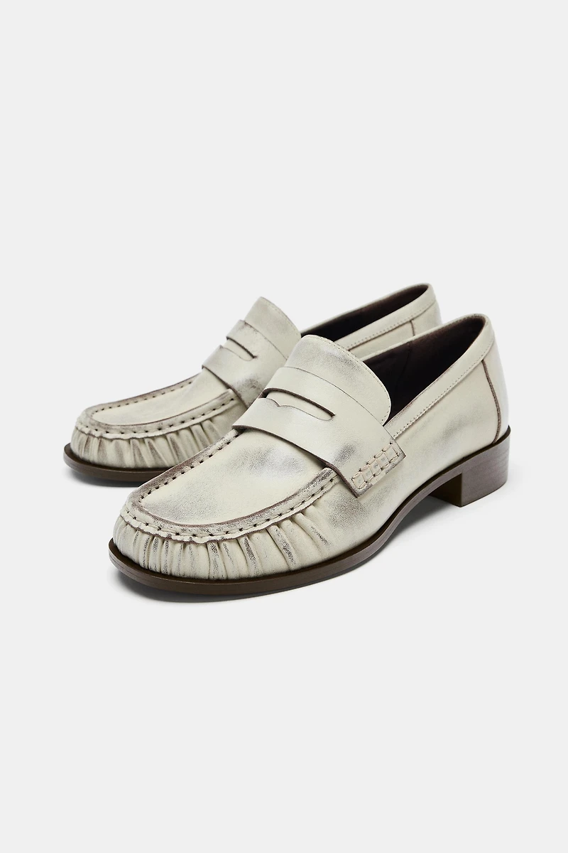 RUFFLED LEATHER LOAFERS