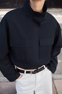 VESTE COURTE À COL MONTANT