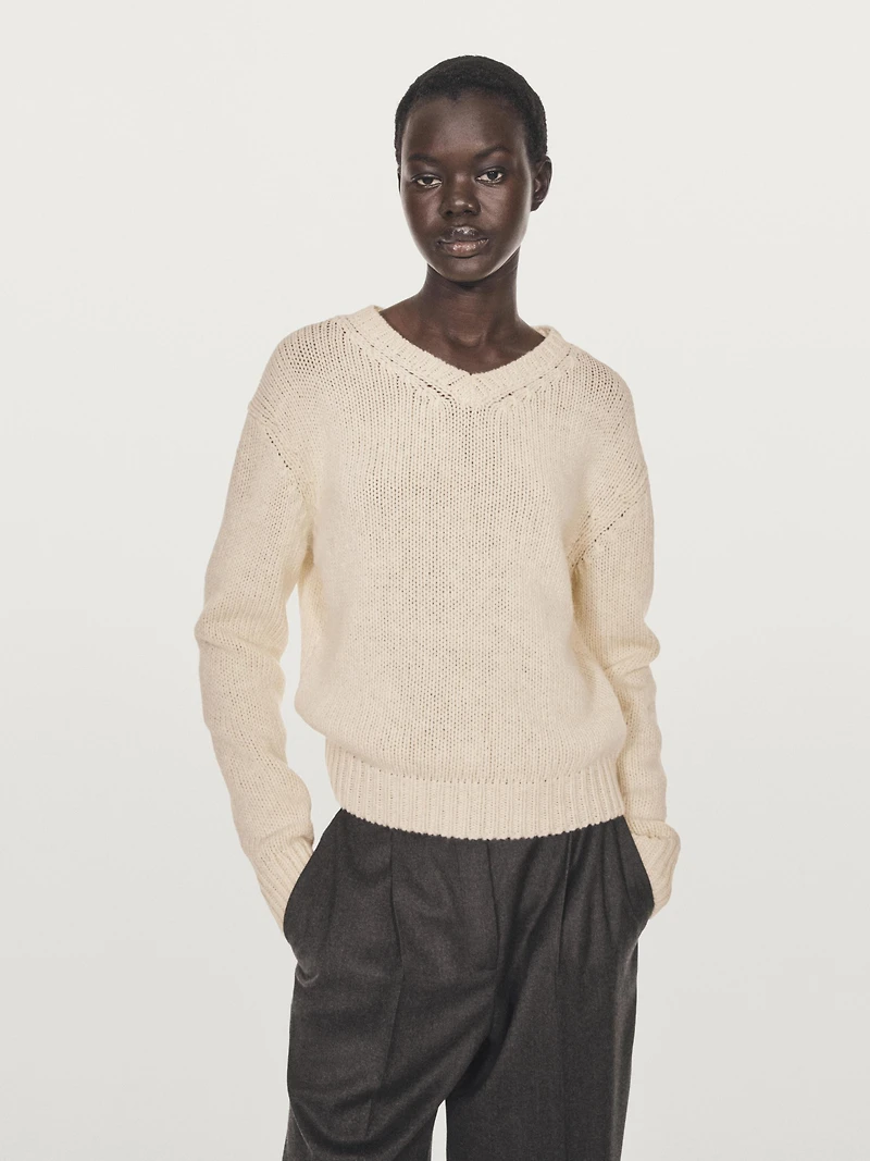 100% wool V-neck knit sweater