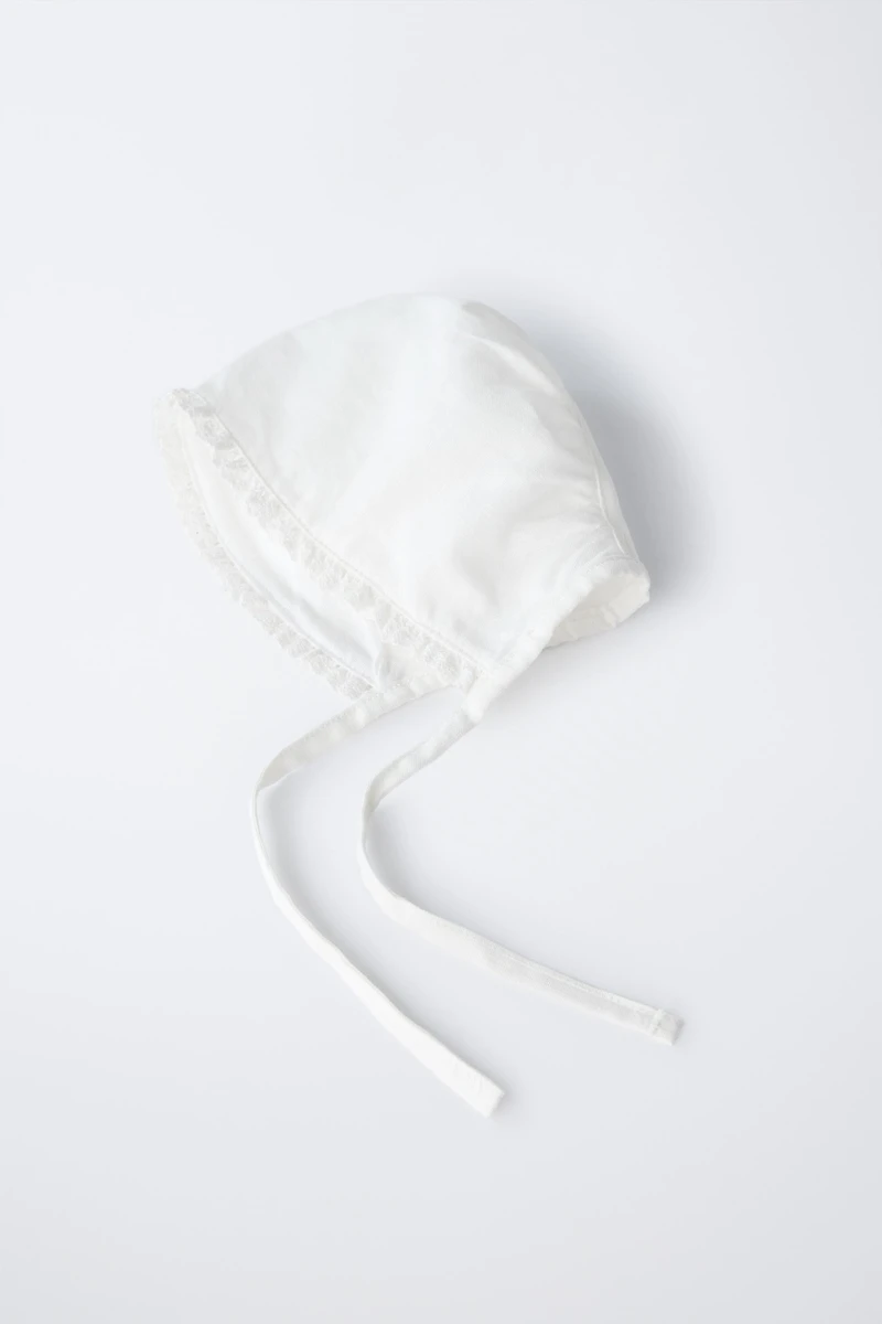 PLAIN LINEN BONNET WITH LACE