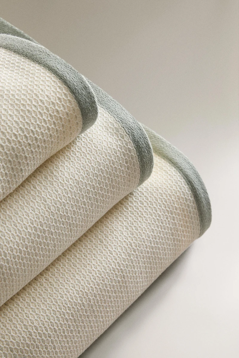 SERVIETTE DE BAIN TEXTURE SURPIQÛRE