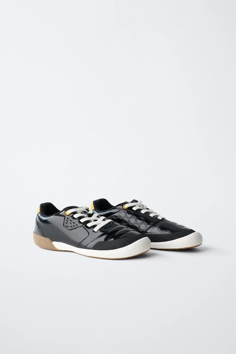 SOCCER SNEAKERS