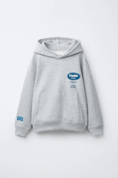 RAISED TEXT HOODIE SWEATSHIRT