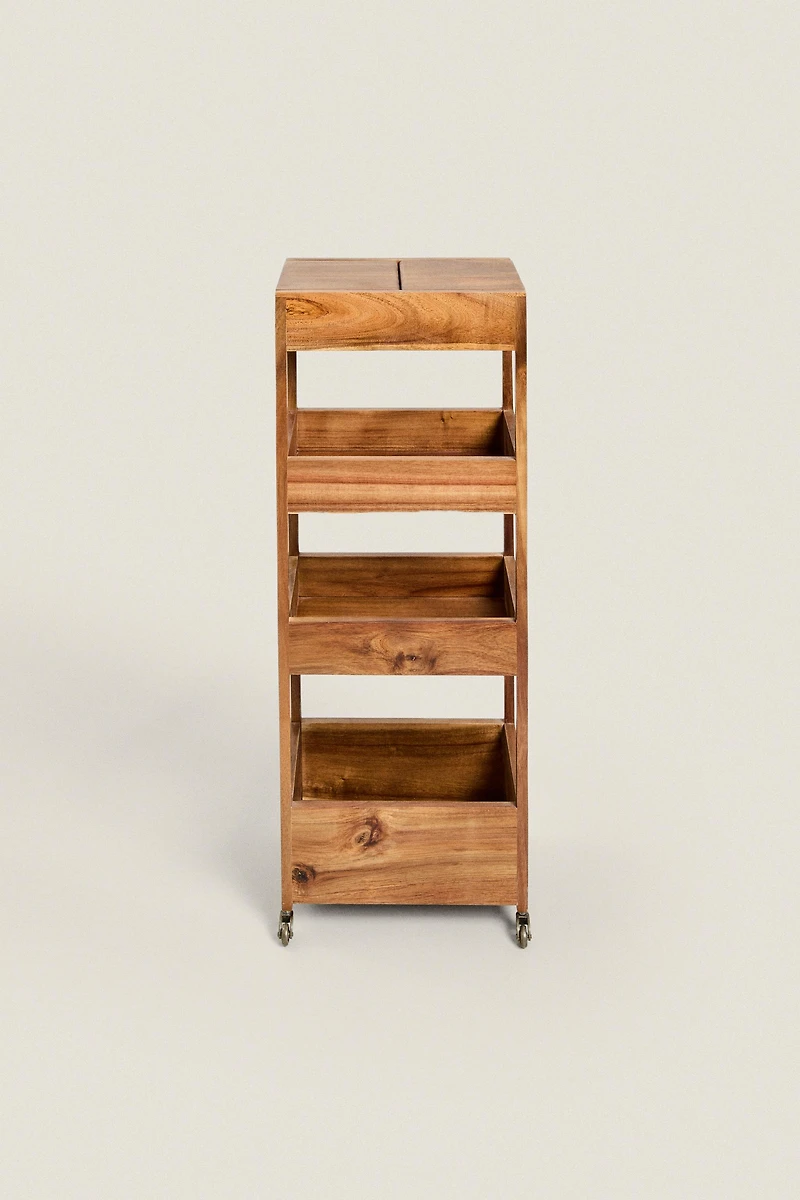 STORAGE UNIT WITH WHEELS