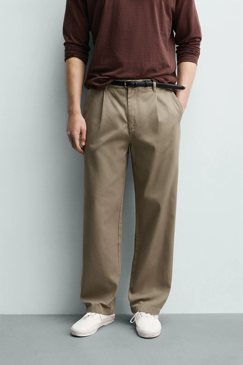 RELAXED FIT PLEATED CHINO PANTS