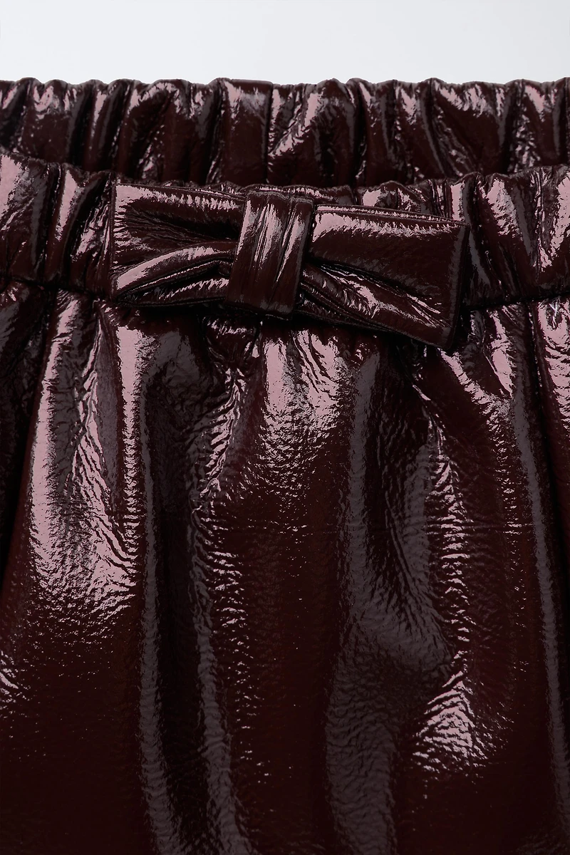 BOW PATENT LEATHER SKORT