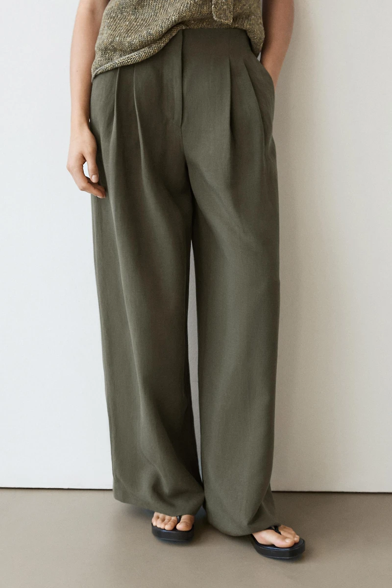 Darted wide-leg trousers
