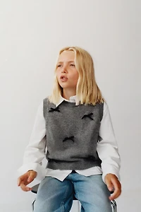 POPLIN SHIRT WITH KNITTED VEST AND VELVET BOWS
