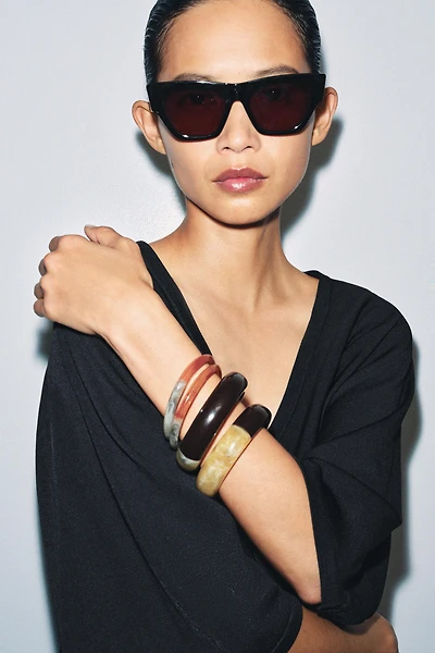 LOT DE 4 BRACELETS COMBINÉS EN RÉSINE