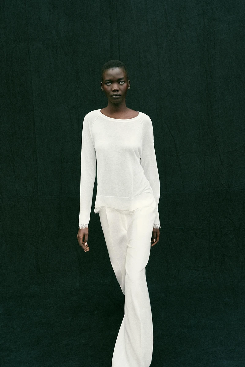 PULL EN MAILLE AVEC DENTELLE