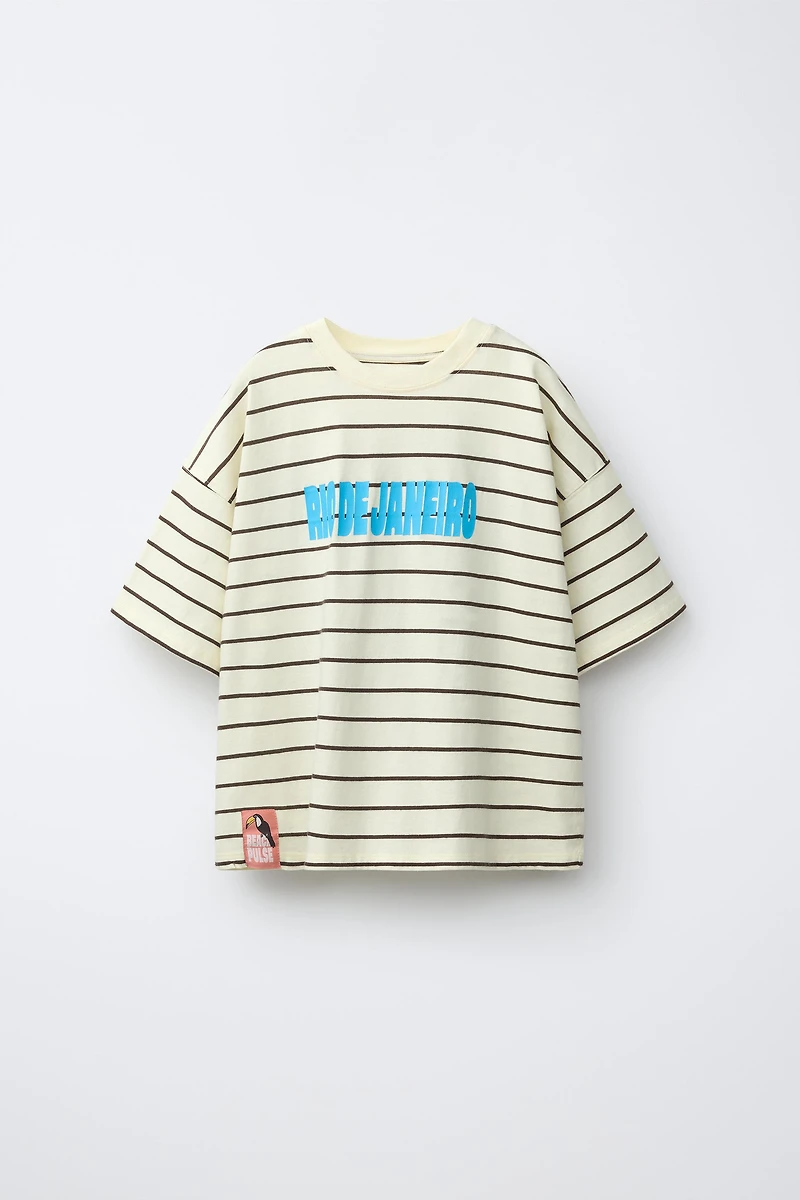 T-SHIRT À RAYURES ET INSCRIPTION