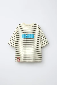 T-SHIRT À RAYURES ET INSCRIPTION