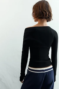 RIBBED BOAT NECK T-SHIRT