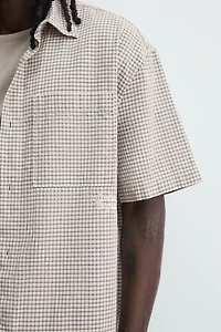 RELAXED FIT PLAID TEXT SHIRT