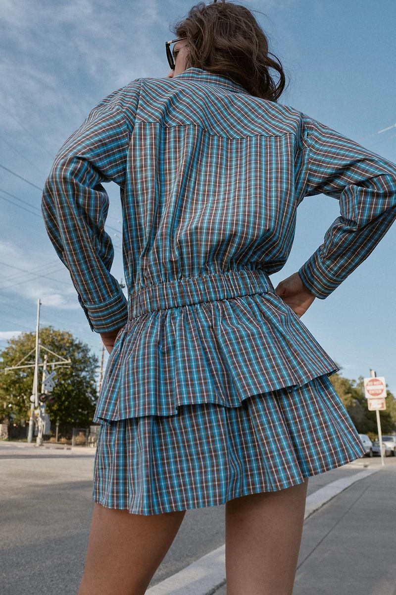 ROBE COURTE À CARREAUX AVEC VOLANTS ET CEINTURE