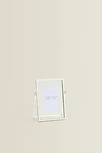 PICTURE FRAME WITH STAND