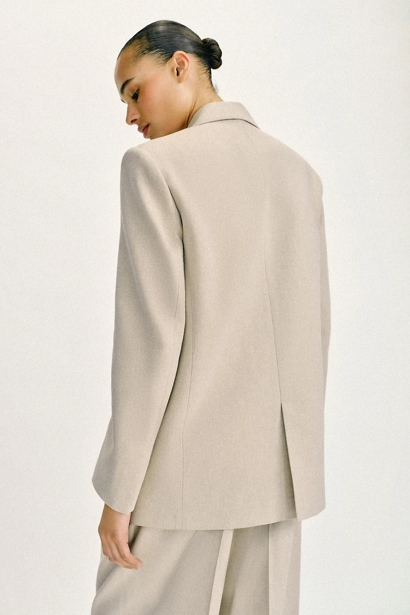STRAIGHT CUT BLAZER WITH SHOULDER PADS AND TWO BUTTONS