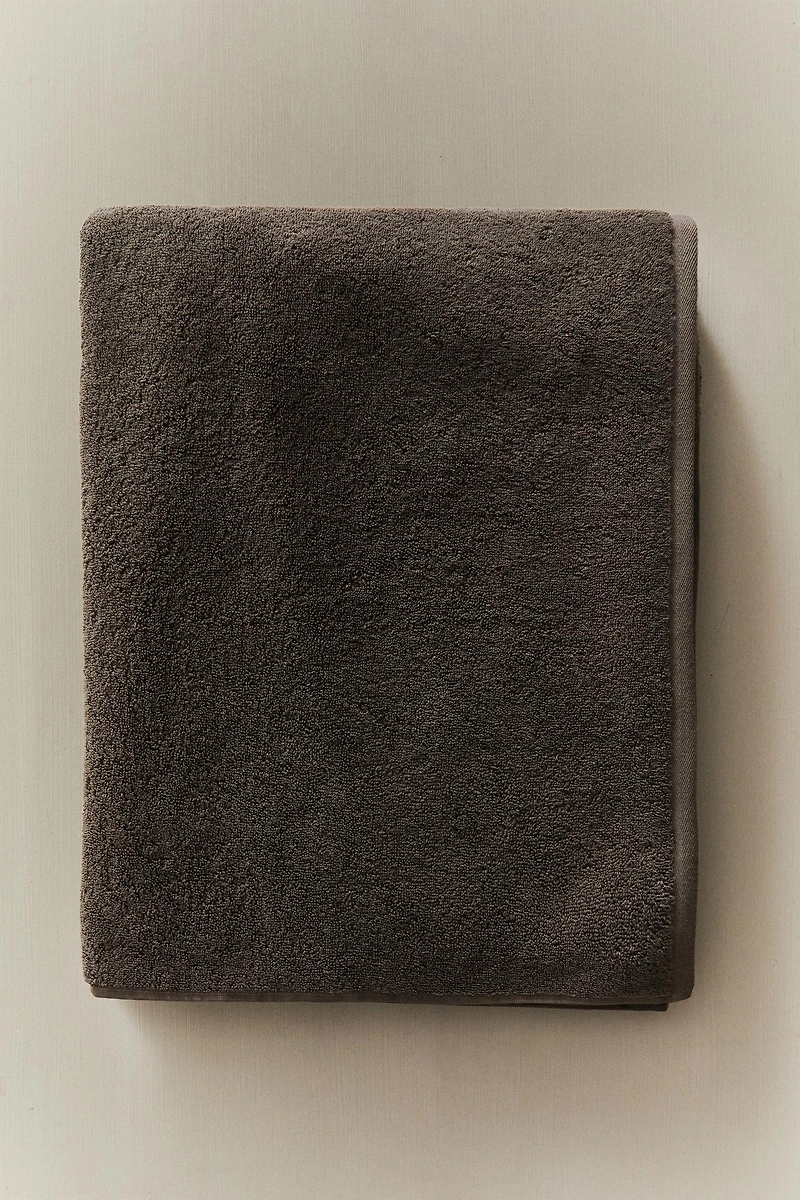 EXTRA SOFT COTTON BATH TOWEL (700 GXM²)