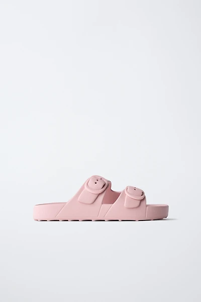 RUBBERIZED BUCKLED SANDALS