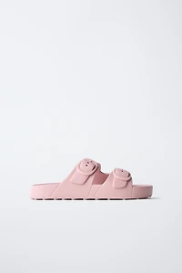 RUBBERIZED BUCKLED SANDALS