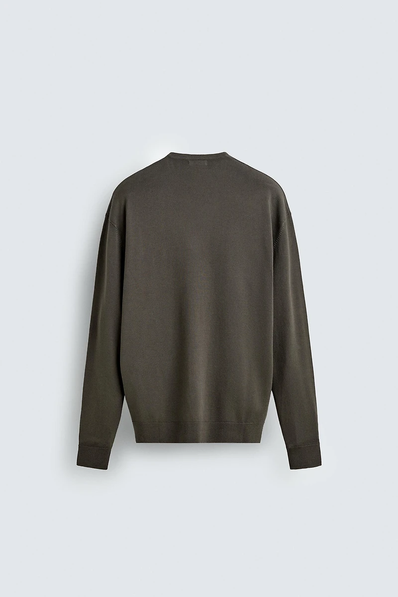 PULL BASIQUE À COL EN V